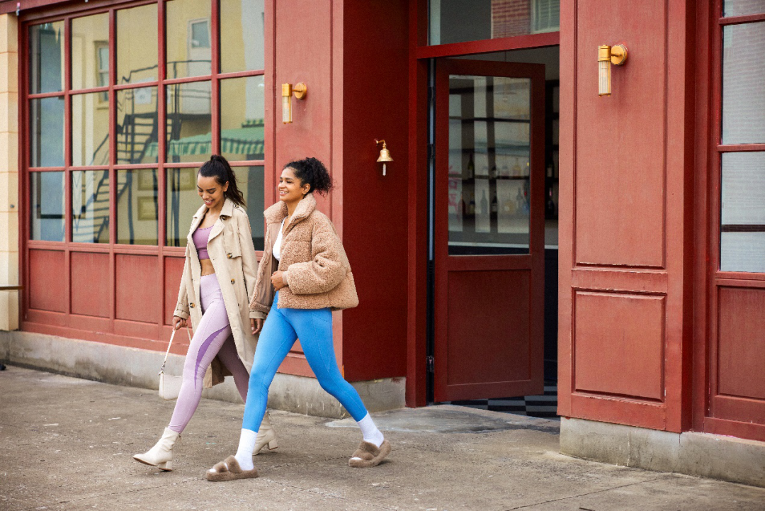 katherine:此次合作聚焦传递运动休闲生活方式的穿搭理念我们精选了