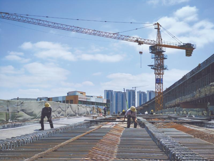 建设中的白云站综合枢纽