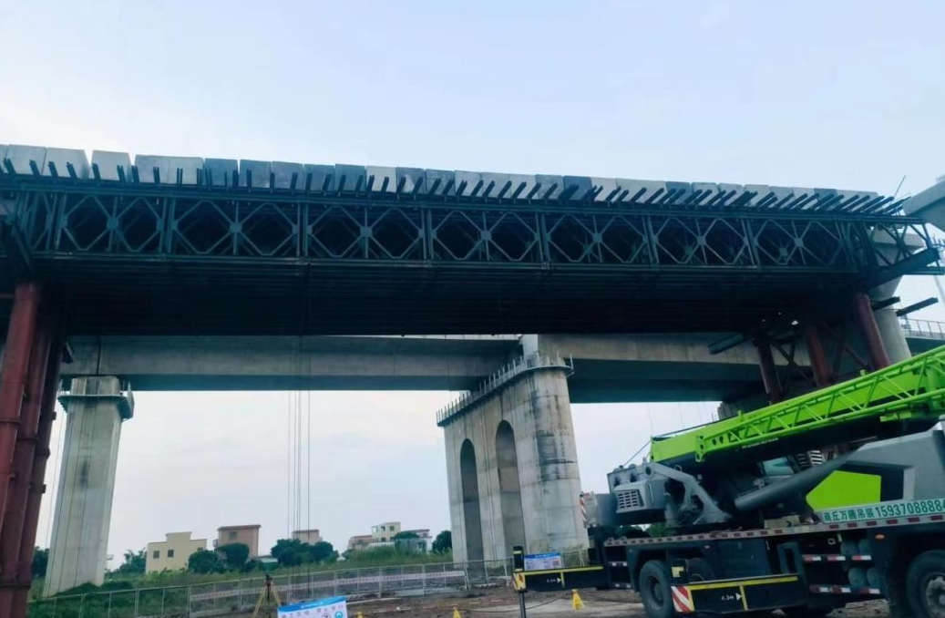 △首片现浇简支梁成功浇筑