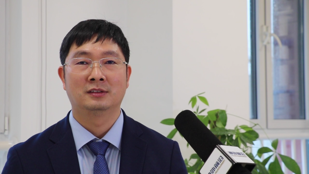 张恒:我的学历有点复杂,是神经外科硕士,重症医学科博士,我的硕士导师