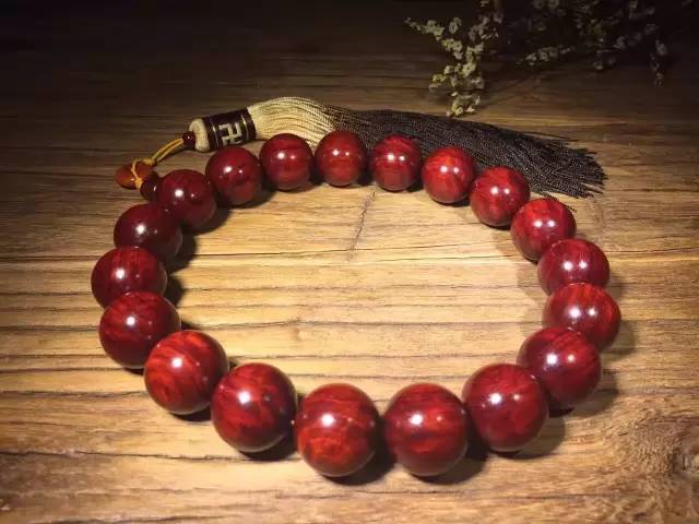 从手串类型看男人气质，据说还挺准的！