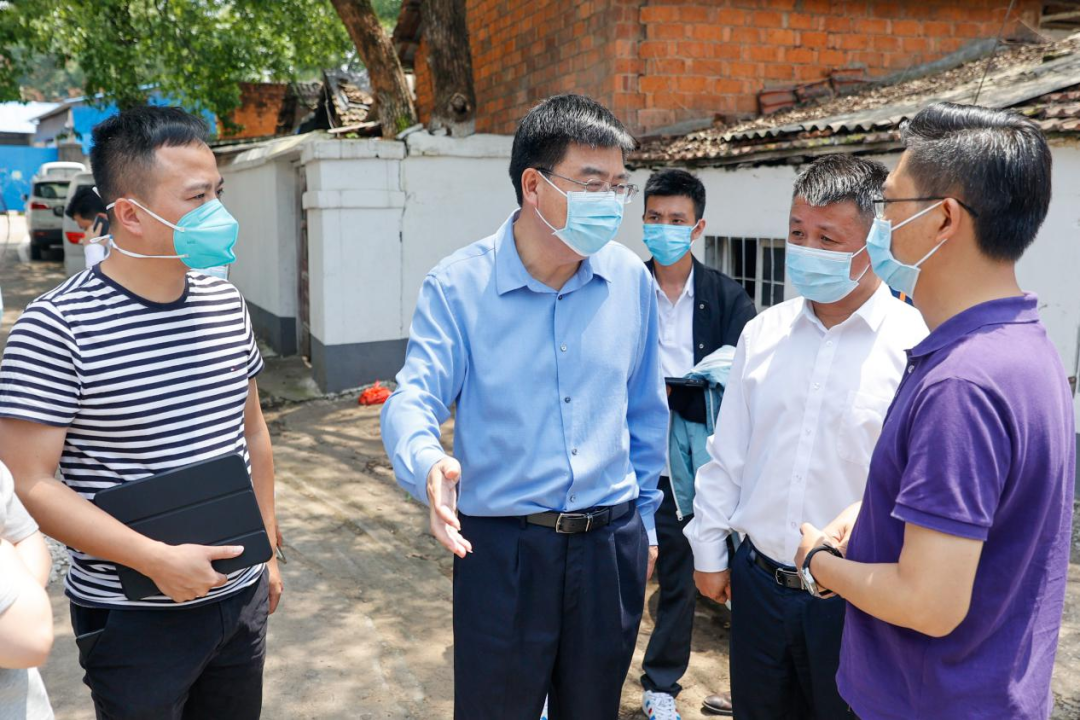区委书记李松殿调研城中村围合管理工作