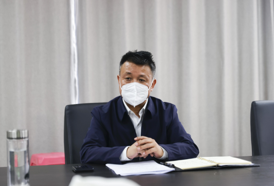 区长王成久主持召开消杀工作调度部署会