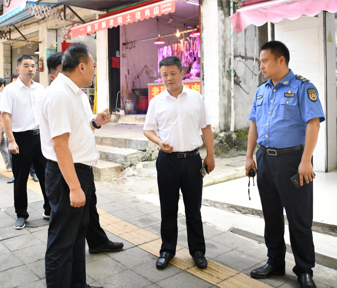 代区长王成久专题调研城市管理工作