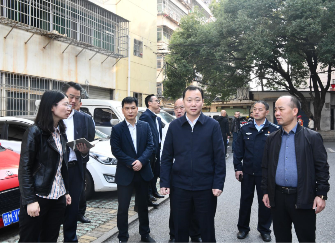 区委书记王玮深入长堎镇部分社区督导文明创建工作,区领导章建云,邓培