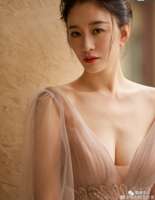 李小冉大秀身材登上热搜,网友:内娱安妮海瑟薇!!-微信头条网 李小冉大秀身材登上热搜,网友:内娱安妮海瑟薇!!