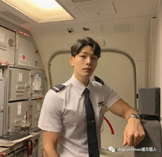 韩国空少帅锅 穿上制服很酷 脱下制服满屏肌肉 飞行员帅boy体育生 微信公众号文章阅读 Wemp
