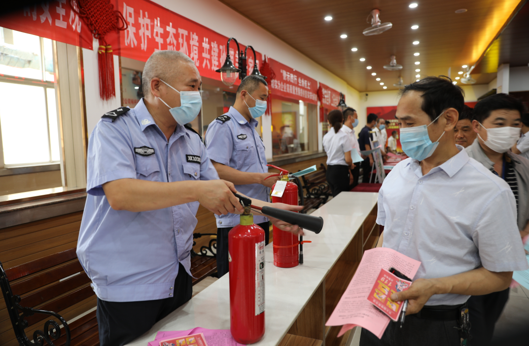 集团公司各单位组织开展 “安全宣传咨询日”活