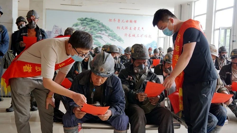 集团公司各单位组织开展 “安全宣传咨询日”活