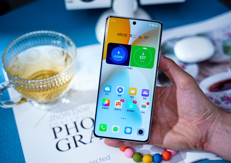 买手机不一定要很贵，目前这3款有很高的口碑，性能强轻松用四年