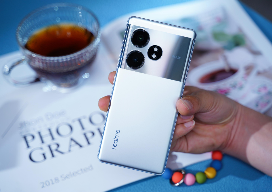 买手机不一定要很贵，目前这3款有很高的口碑，性能强轻松用四年