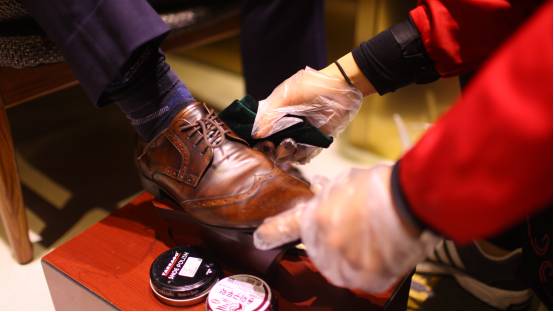 四川的海底捞,不仅为您准备了地道的川味火锅,更有免费的美甲,擦鞋