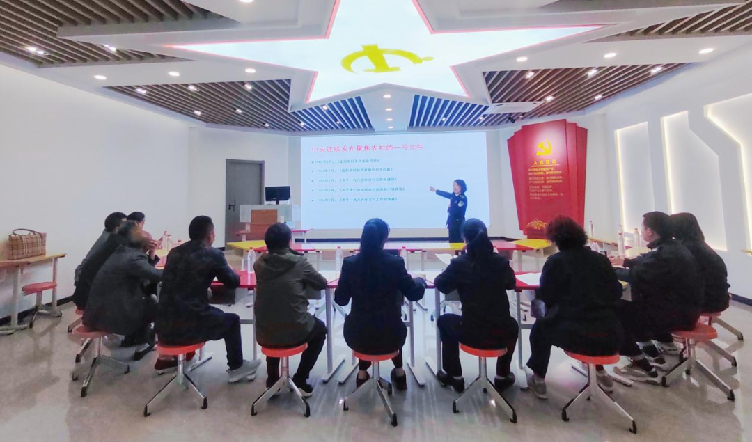 牢牢把握主题教育总要求 以党建引领推动乡村振兴——利川市柏杨坝齐心村党员村干代表来校参加支部共建活动