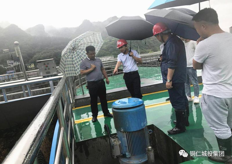 市城投集团公司副总经理王健到灯塔污水处理厂检查指导防汛工作