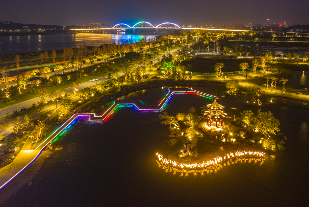 江门这个"网红"公园夜景开启,灯光灿若星河