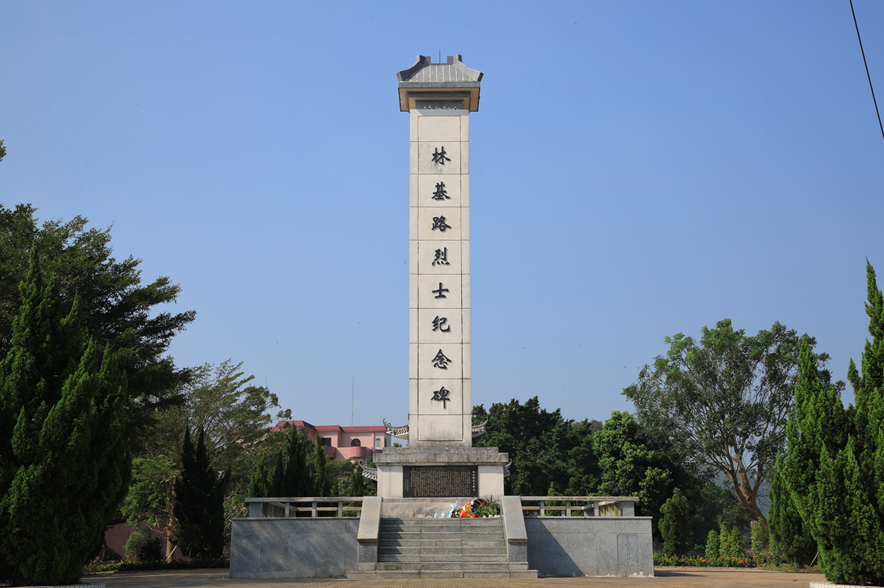 走进林基路事迹展览馆,墙上一幅幅记录林基路革命历程的照片不仅展现