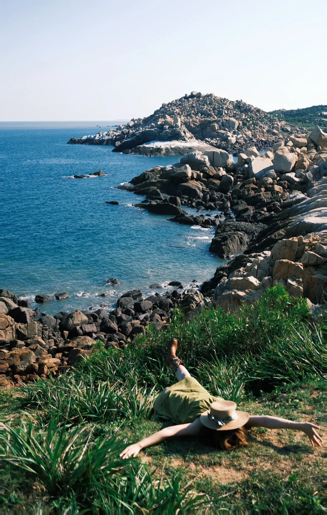 这座离台湾最近的海岛人少景美四月海边蓝眼泪美到尖叫