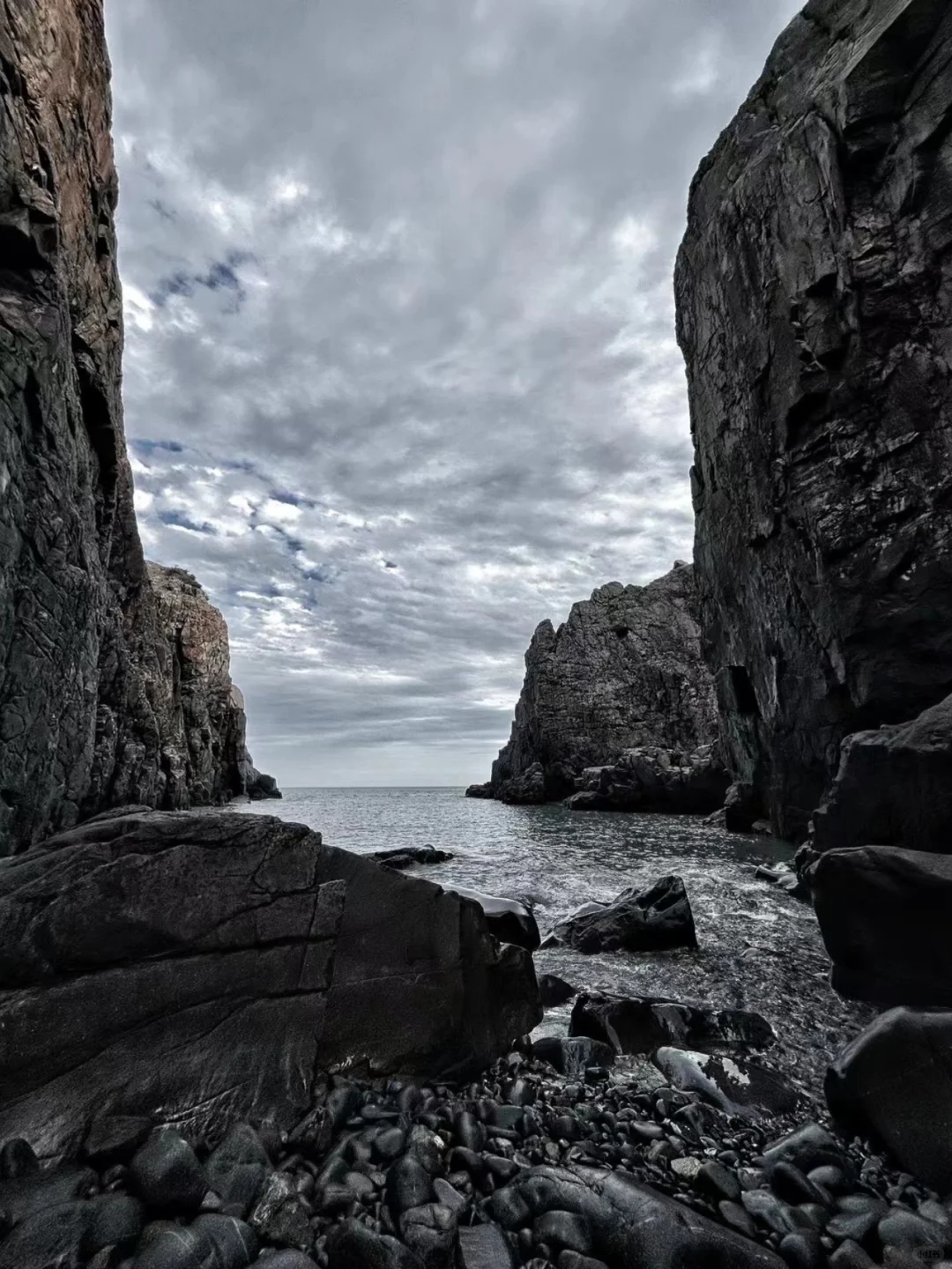 这座离台湾最近的海岛人少景美四月海边蓝眼泪美到尖叫