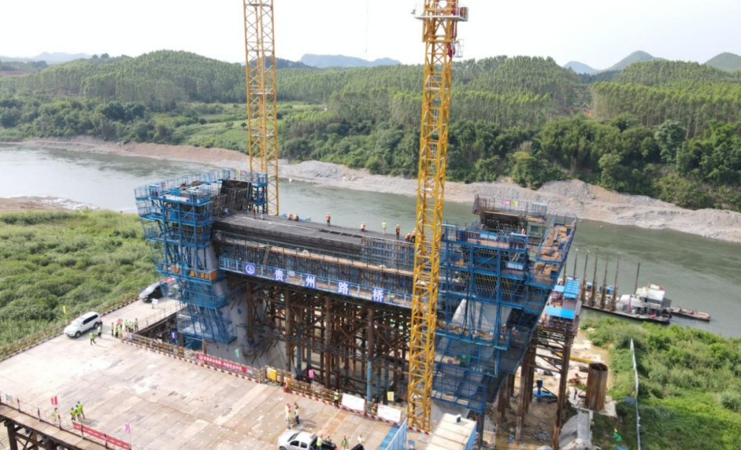 副区长吴捷到鹿峰高速公路项目实地调研 - 鱼峰动态 - 广西柳州市鱼峰