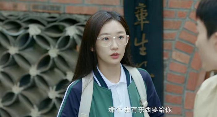 不求他演得多好，至少得像个人吧？