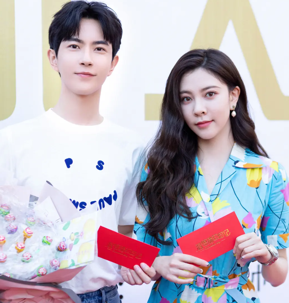 一部是和于朦胧搭档的《温德瑞拉日记》↓一部是和张昊唯合作的古装小