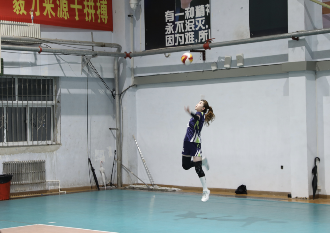 比赛日的第二天迎战的对手为延边大学女排,吉林大学女排更加严阵以待