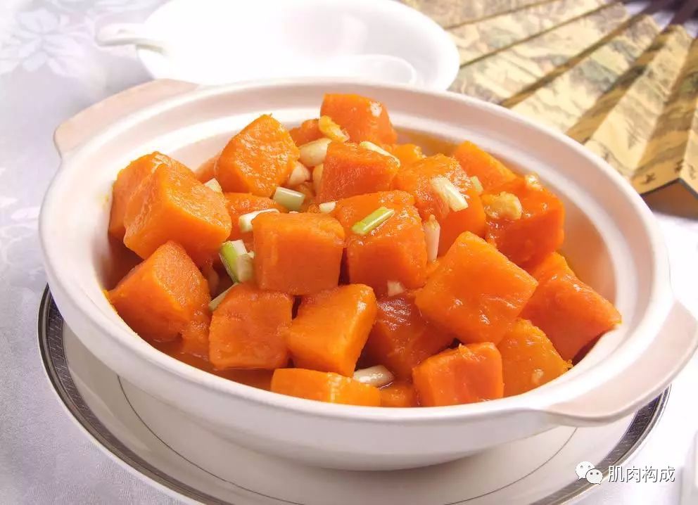 南瓜为补血之妙品,女性经常吃蒸南瓜,可使大便通畅,肌肤丰满,补血养颜