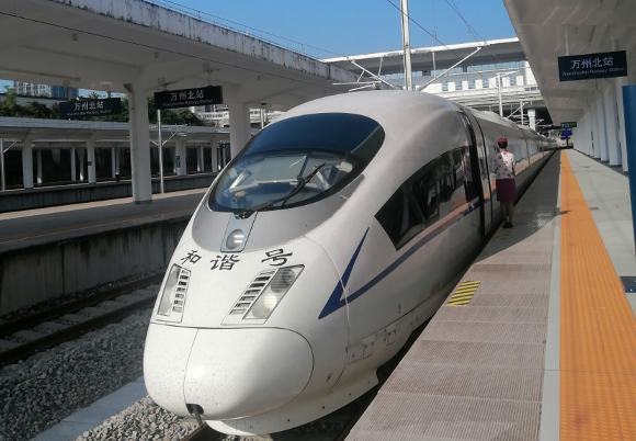郑渝高铁列车从万州北驶出(资料图)同时,在重庆2024国有建设用地供应