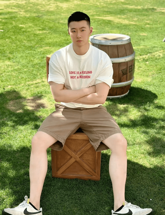 图片[3]-冷白皮肌肉0，大翘臀白白香香的真好看-小蓝短视频