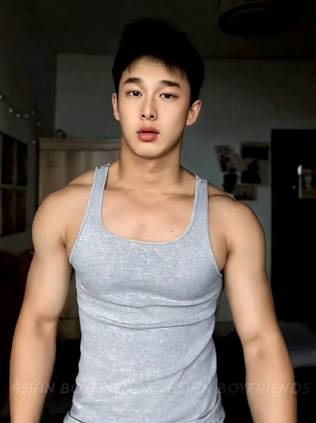 图片[5]-荷叶上大包泳裤肌肉男六块硬腹肌-小蓝短视频