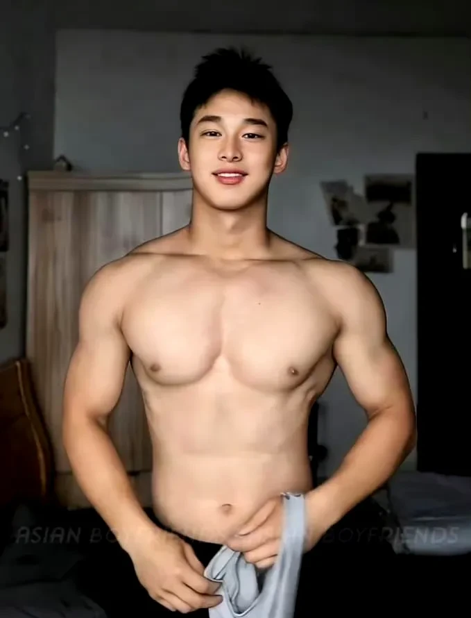 图片[6]-荷叶上大包泳裤肌肉男六块硬腹肌-小蓝短视频