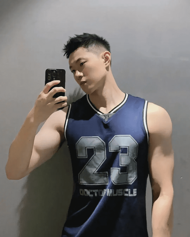 图片[17]-冷白皮肌肉0，大翘臀白白香香的真好看-小蓝短视频