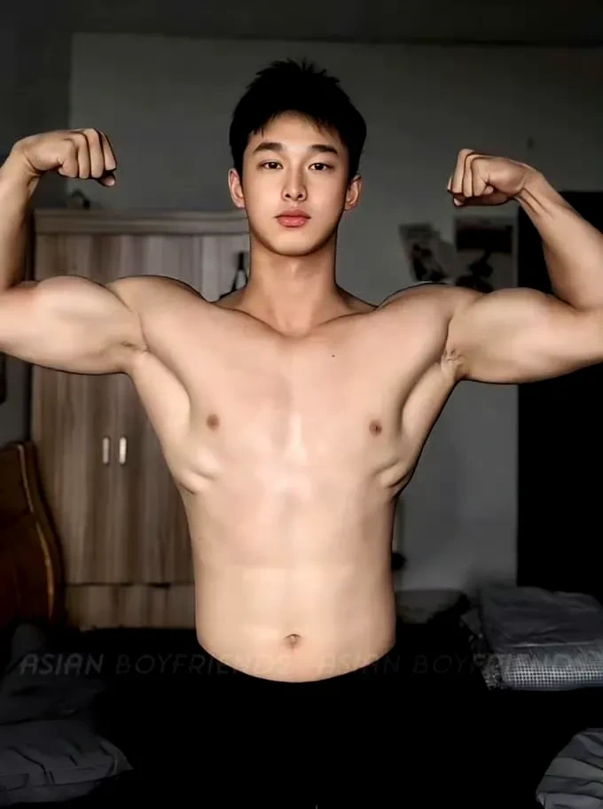 图片[8]-荷叶上大包泳裤肌肉男六块硬腹肌-小蓝短视频