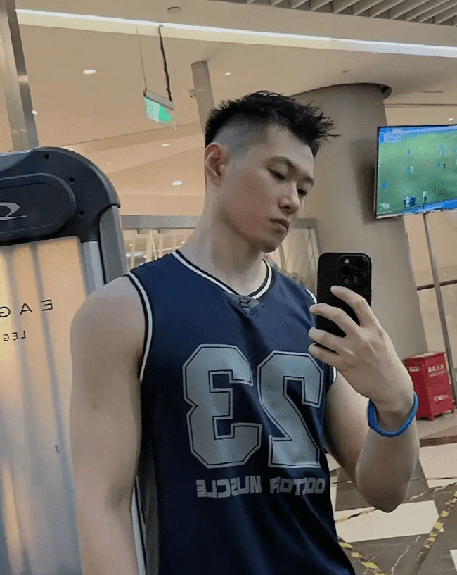 图片[26]-冷白皮肌肉0，大翘臀白白香香的真好看-小蓝短视频