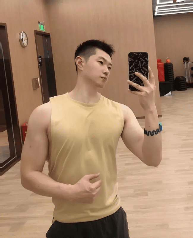 图片[19]-冷白皮肌肉0，大翘臀白白香香的真好看-小蓝短视频