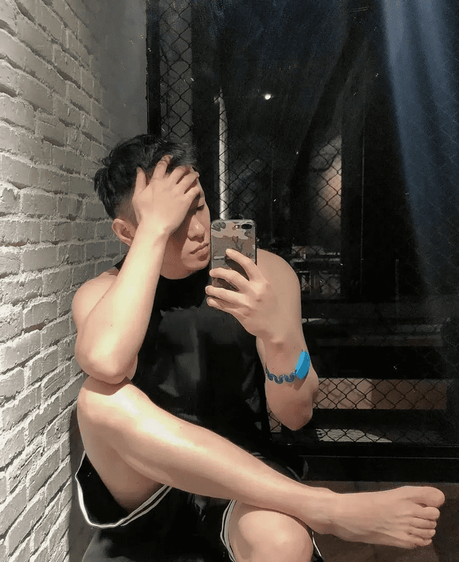 图片[18]-冷白皮肌肉0，大翘臀白白香香的真好看-小蓝短视频