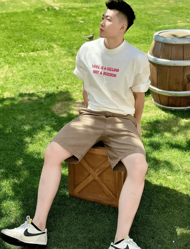 图片[2]-冷白皮肌肉0，大翘臀白白香香的真好看-小蓝短视频