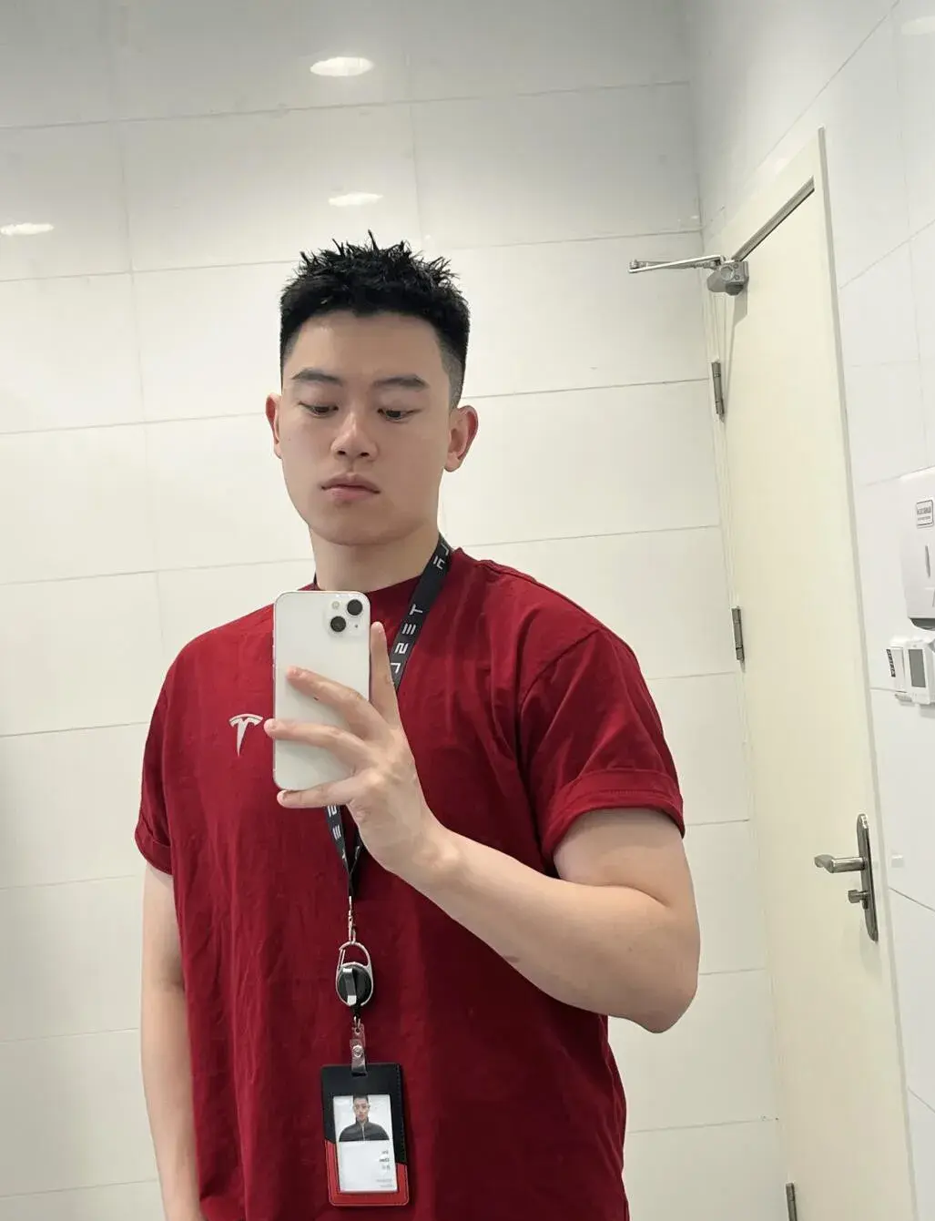  成都特斯拉 179cm 小哥哥，颜值与实力的碰撞，你顶得住？
