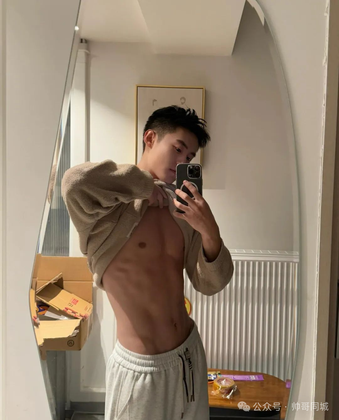 薄肌寸头帅哥狙击通讯录们的心脏