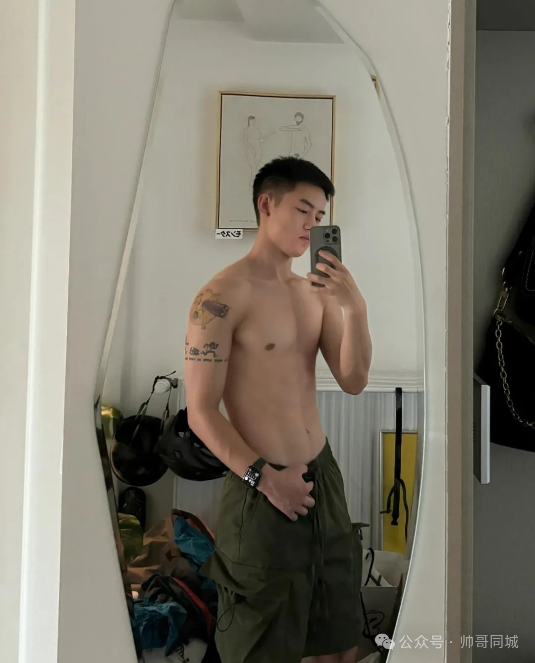 薄肌寸头帅哥狙击通讯录们的心脏