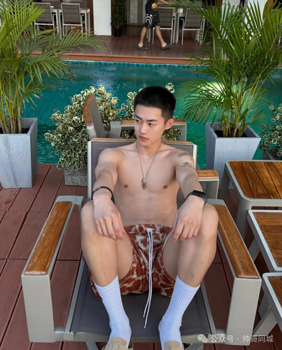 薄肌寸头帅哥狙击通讯录们的心脏