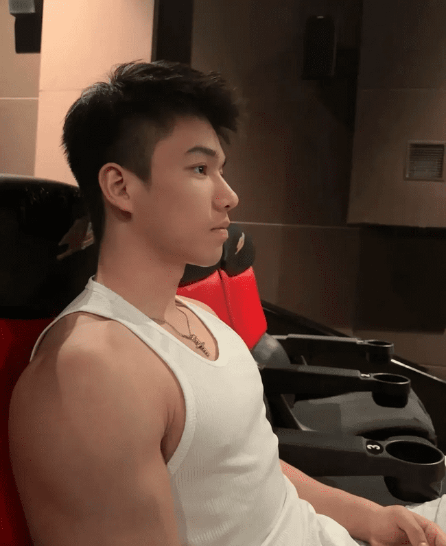 图片[6]-白嫩阳刚帅气篮球体育生，做你老公你会几点回家？-小蓝短视频