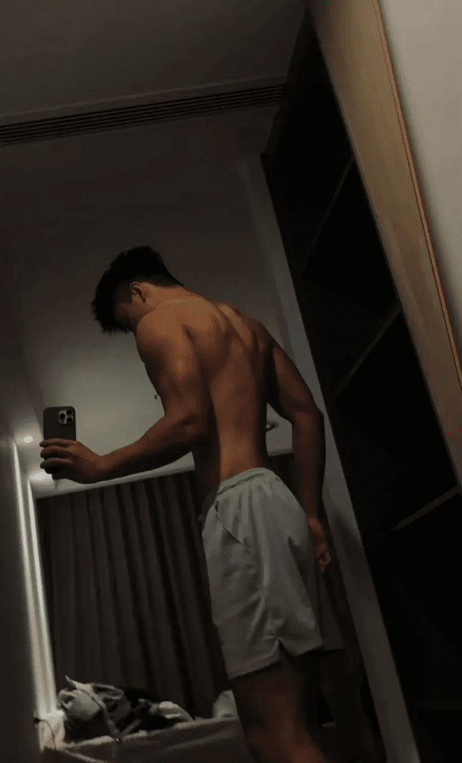 图片[22]-白嫩阳刚帅气篮球体育生，做你老公你会几点回家？-小蓝短视频