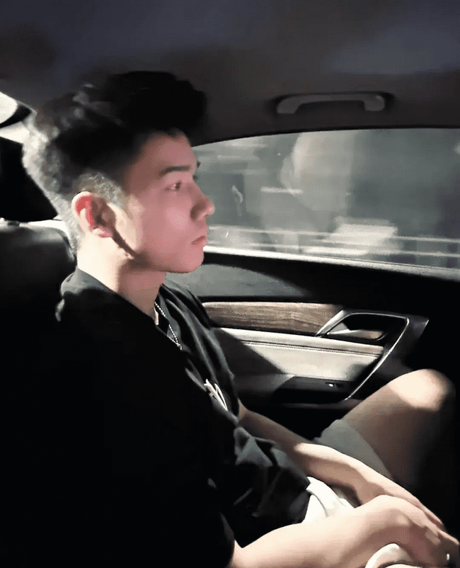 图片[9]-白嫩阳刚帅气篮球体育生，做你老公你会几点回家？-小蓝短视频