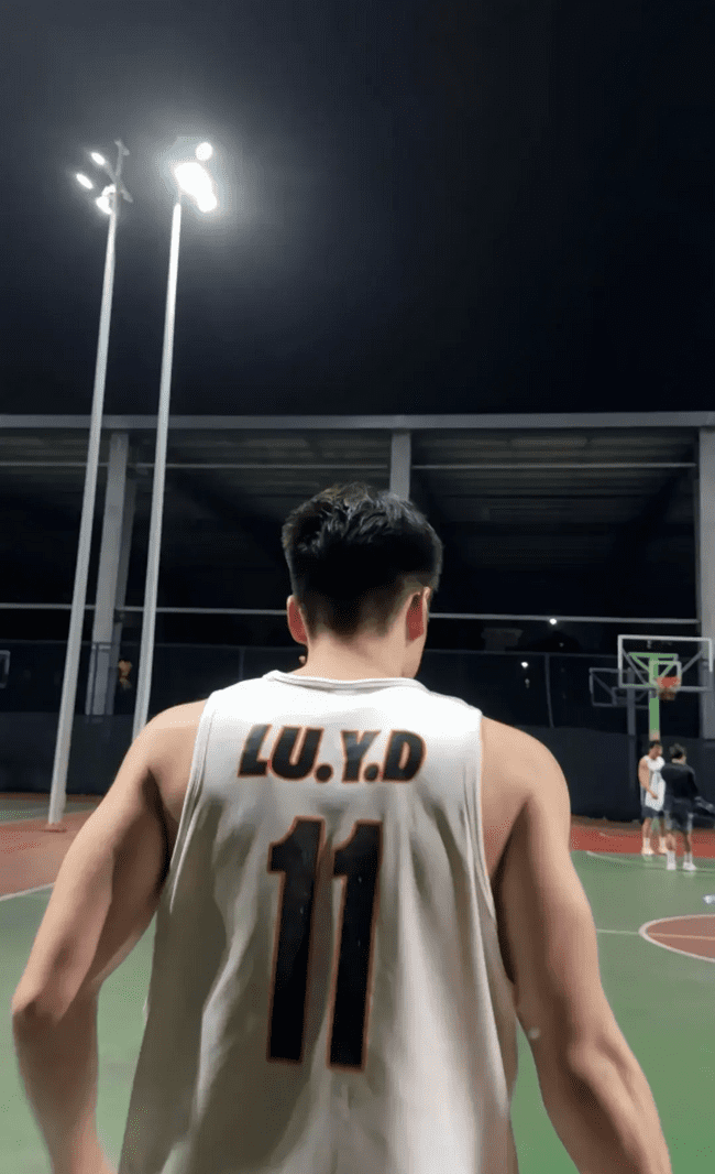 图片[17]-白嫩阳刚帅气篮球体育生，做你老公你会几点回家？-小蓝短视频