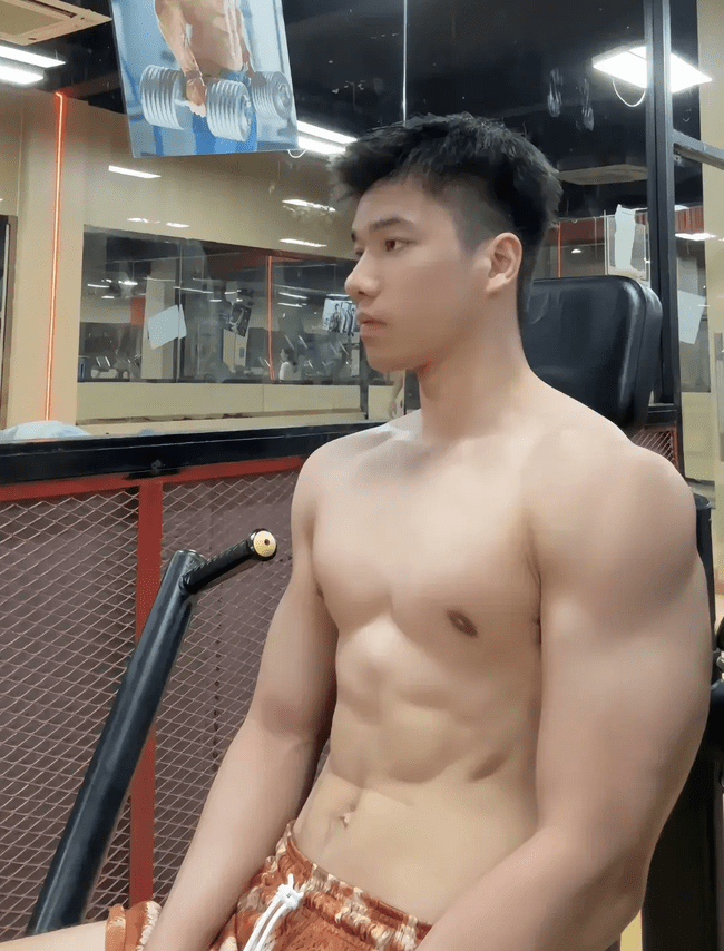 图片[5]-白嫩阳刚帅气篮球体育生，做你老公你会几点回家？-小蓝短视频