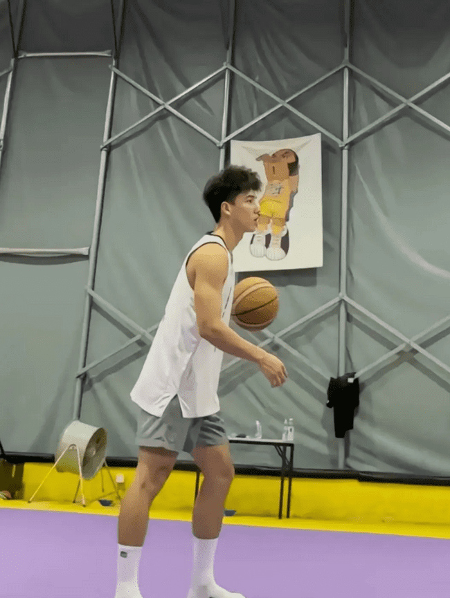 图片[14]-白嫩阳刚帅气篮球体育生，做你老公你会几点回家？-小蓝短视频