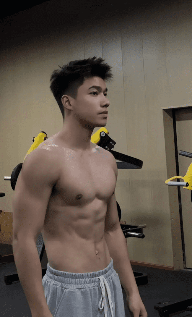 图片[2]-白嫩阳刚帅气篮球体育生，做你老公你会几点回家？-小蓝短视频