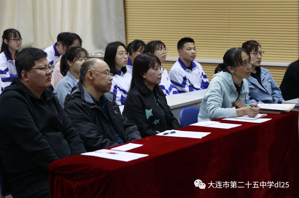 以读书启迪智慧,共享读书好时光——大连市第二十五中学开展"学习新