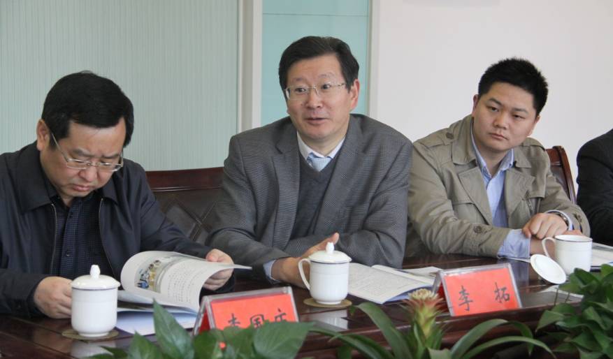 州中心医院院长李拓会上发言